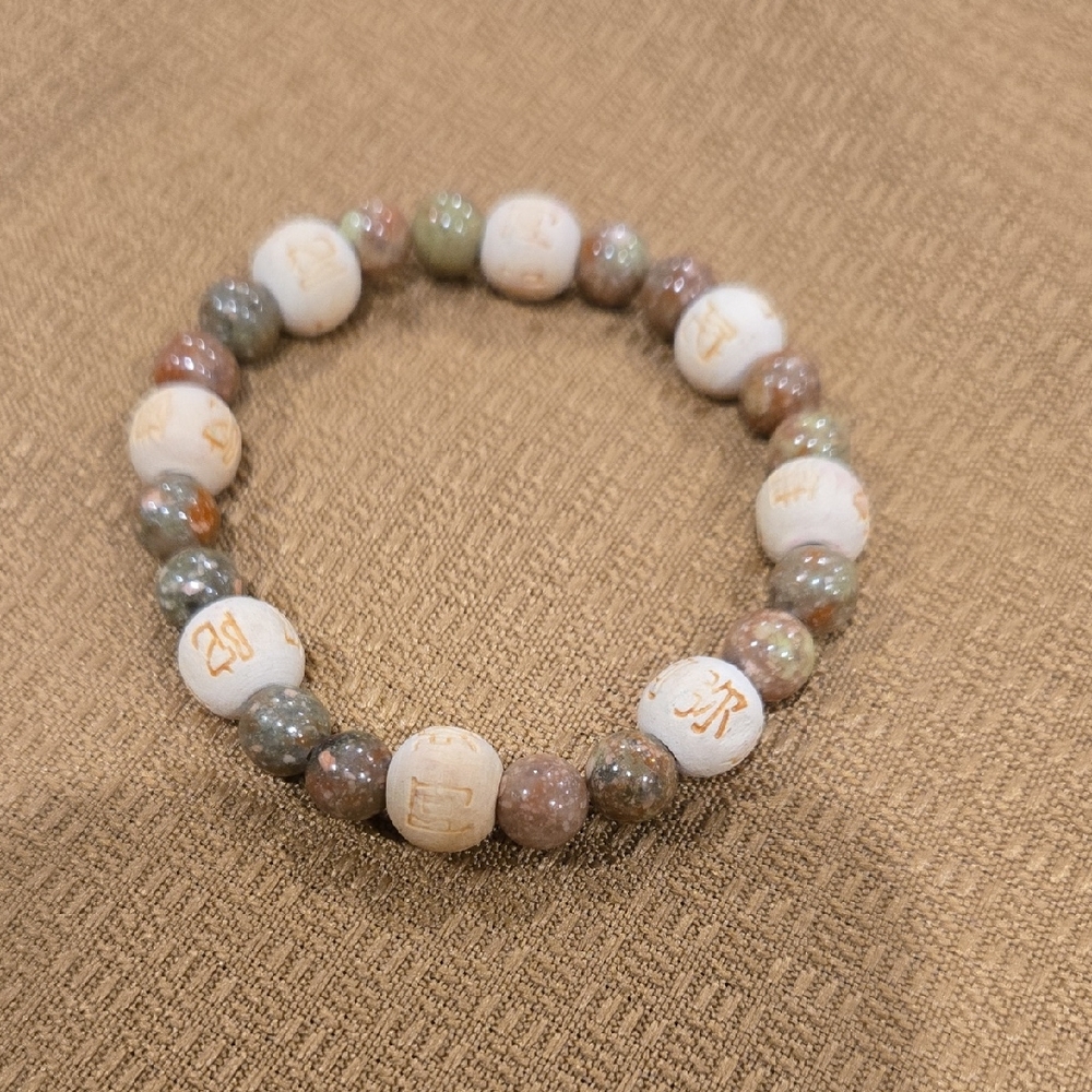 Elegant Beaded Bracelet with White and Brown Tones